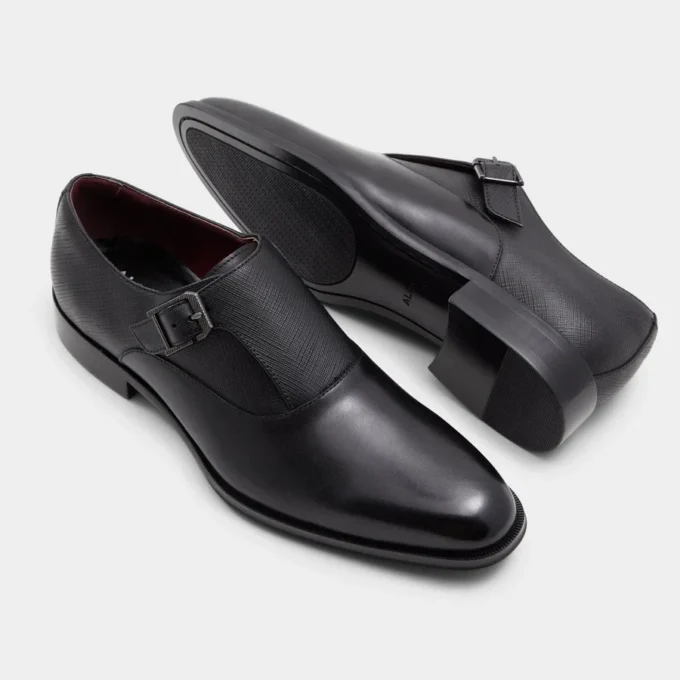 Elegante mocasín con hebilla