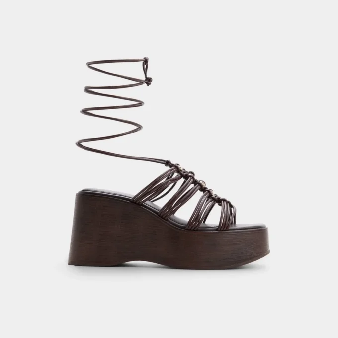 Sandalia de cuña con tiras de madera, Cuña