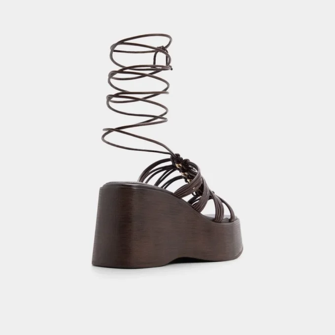 Sandalia de cuña con tiras de madera, Cuña
