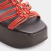 Sandalia de cuña con tiras de madera, Cuña