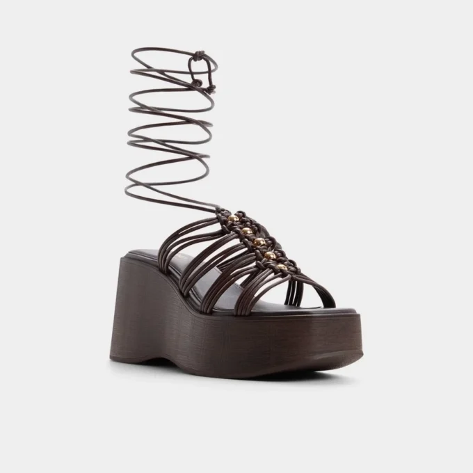 Sandalia de cuña con tiras de madera, Cuña