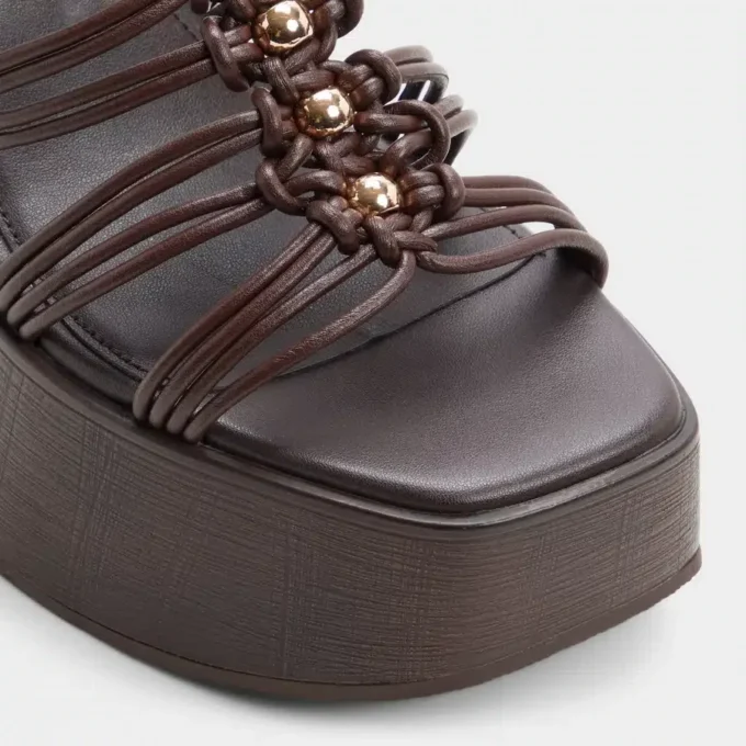 Sandalia de cuña con tiras de madera, Cuña