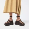 Sandalia de cuña con tiras de madera, Cuña