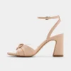 Sandalias de tacón grueso con tiras Angelknot