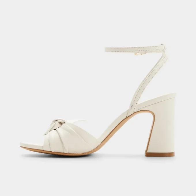 Sandalias de tacón grueso con tiras Angelknot