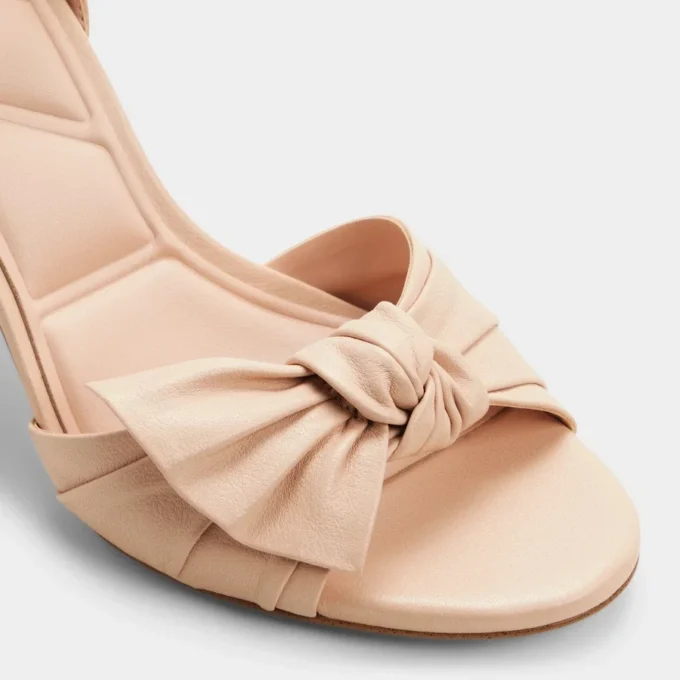 Sandalias de tacón grueso con tiras Angelknot