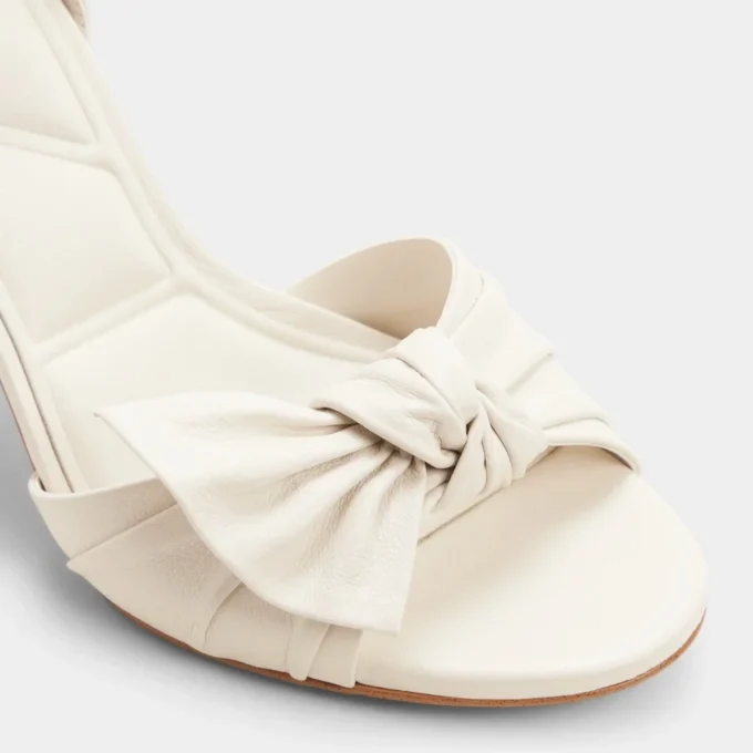 Sandalias de tacón grueso con tiras Angelknot